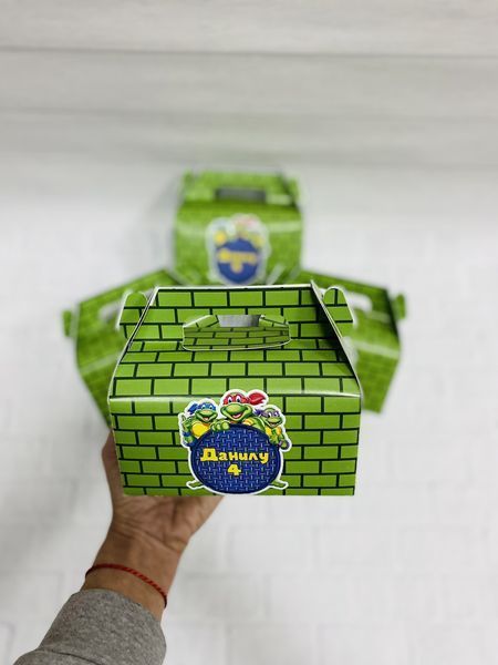 Коробочка "Черепашки Ниндзя" порционная для тортика/подарков 13х15х8,5 именная ТС_порц_кор_Чер_нин_імен фото
